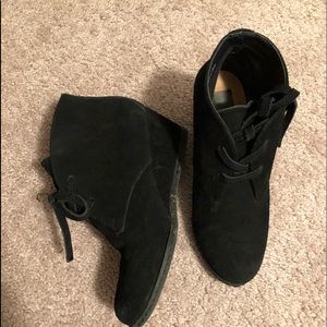 Black suede wedge sneaker!